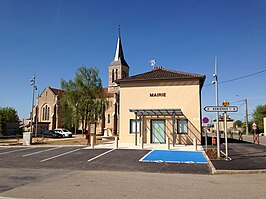 Kerk en gemeentehuis van Ozan