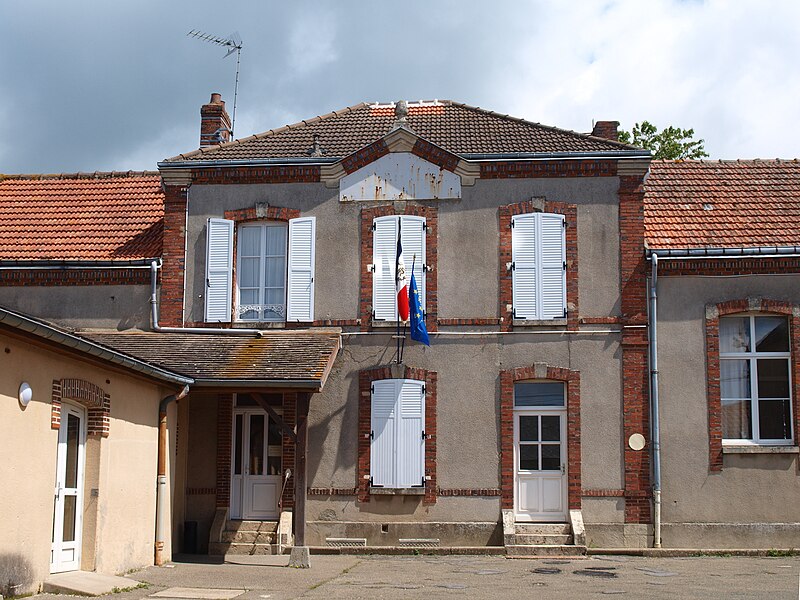 File:Maisons-FR-28-mairie-22.jpg