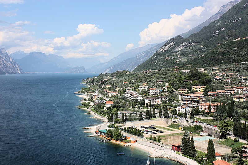 File:Malcesine, view from Castello di Malcesine northwards.JPG