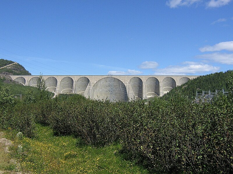 File:Manicouagan Barrage.jpg