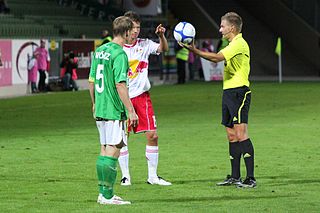 Als Schiedsrichterball wird ei