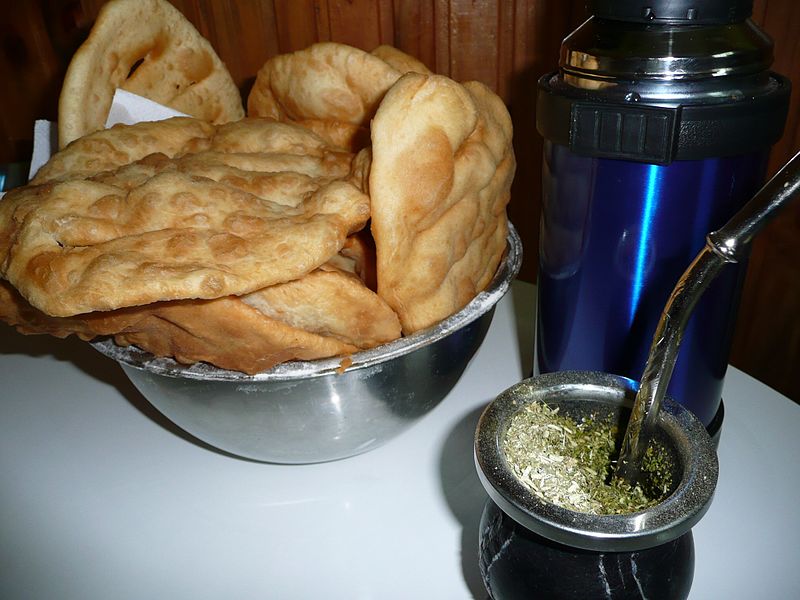 File:Mate amargo y tortas fritas.jpg