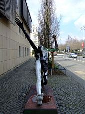 Step of the Century: iron cast in front of the Haus der Geschichte in Bonn Mattheu1.jpg