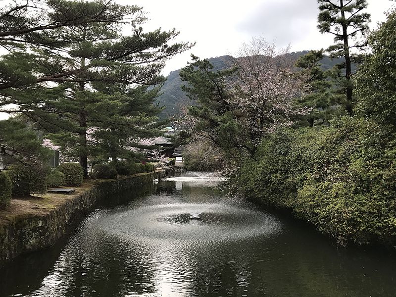 File:Moat of Yamaguchi Castle 2.jpg