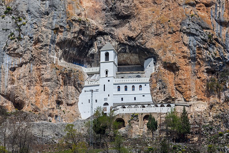 File:Monasterio de Ostrog, Montenegro, 2014-04-14, DD 14.JPG