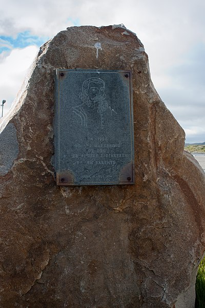 File:Monument to Willem Barents, Vardø, Norway.jpg