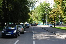 2.º carril Mosfilmovsky (vista desde la calle Mosfilmovskaya hacia la plaza)