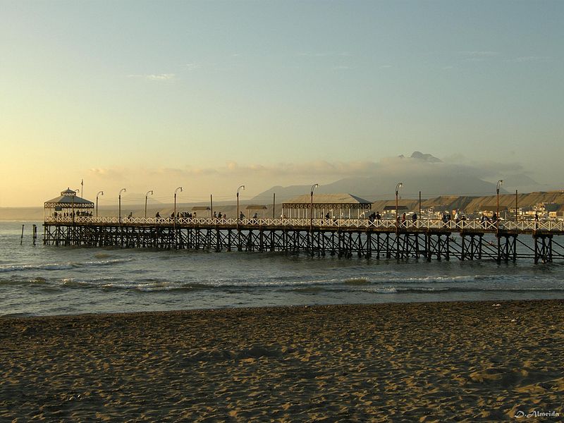 File:Muelle de Huanchaco.jpg