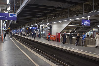 مونیخ - S-Bahn - Karlsplatz - 2012 - IMG 7005.jpg