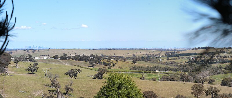 File:NMIT Northern Lodge Equine Stud at Eden Park.jpg