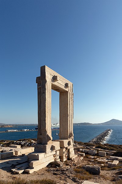 File:Naxos Νάξος Chora 2020-08-20 35 Portara Πορτάρα Blues Star Ferry Delos.jpg