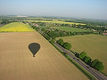 Datei:Newmarket_Road,_east_of_Quy,_from_a_hot-air_balloon_-_geograph.org.uk_-_1874806.jpg