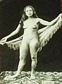 Nu-Femme marocaine posant nue avec châle-années 30.JPG