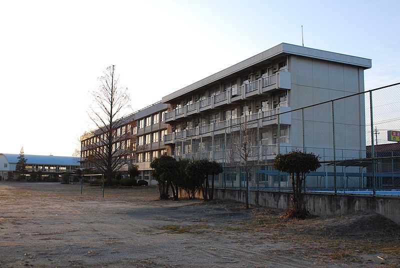 File:Old maebashi7Juniorhighschool.jpg