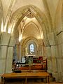 Transept, vue depuis le sud ; chapiteaux frustes de la fin du XIXe siècle.