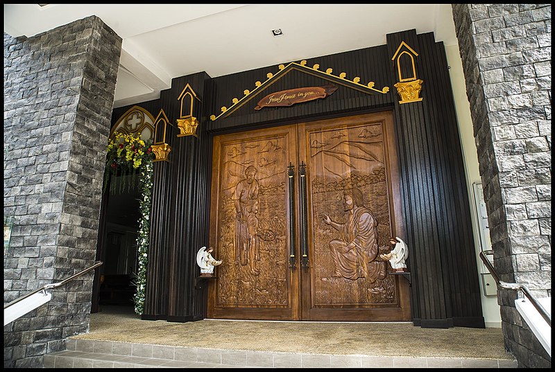 File:Penang Church of Divine Mercy carved doors-1 (24276187872).jpg