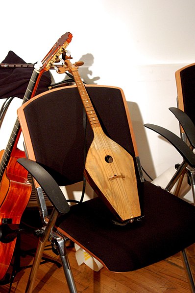 File:Phanduri Georgian traditional instrument.jpg