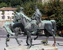 Monument with Garibaldi in forefront in photo Piazza Mino Denkmal Fiesole-1.jpg