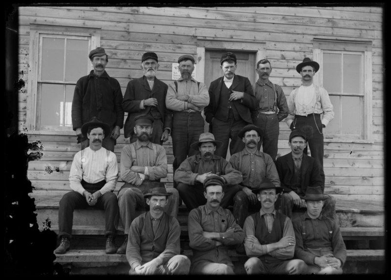 File:Portrait of a group of men in front of a house (I0052952).tif