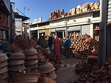 Fichier:Pottery_in_Souk_in_Inezgane.jpeg