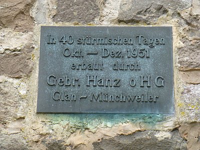 Widmungs­tafel (1951/52) am Potzberg­turm