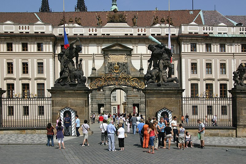 File:Prag-3230-Hradschin-2008-gje.jpg