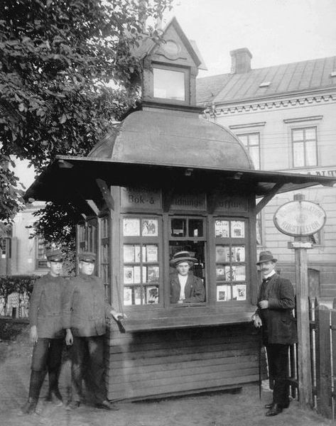 File:Pressbyråkiosk urtyp Hässleholm.JPG