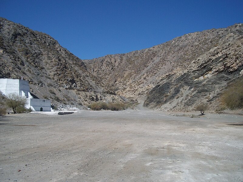 File:Quebrada Nacyf Weiss, San Martín, prov. de San Juan.JPG