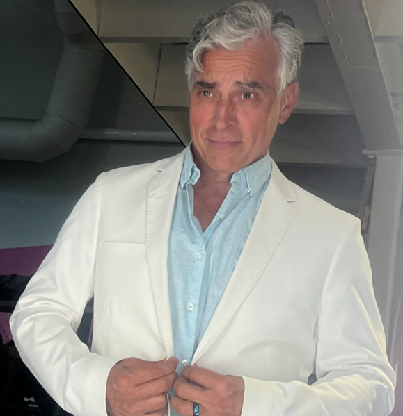 File:Randy Thomas-GotStyle-White Sports Coat-Classic-CU.png