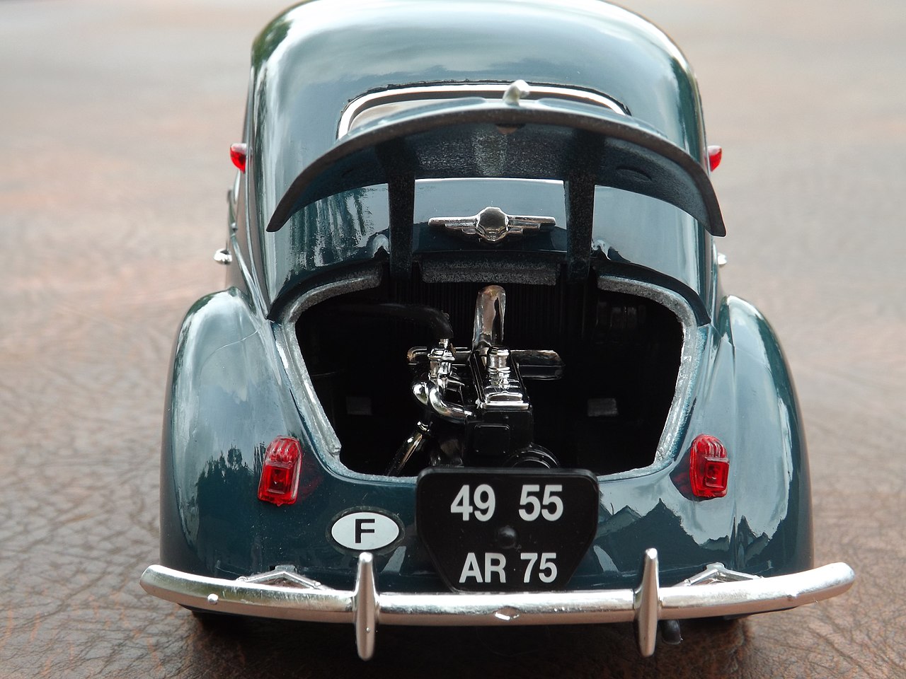 File:Renault 4CV (1955) in 1-18 scale by Solido in their Prestige series  (15264323019).jpg - Wikipedia