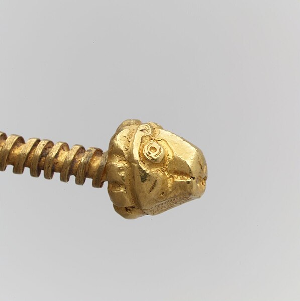 File:Roman Solid Gold Medallion Bracelet Screw.jpg - Wikipedia