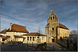 Balai kota dan gereja di Saint-Vincent-le-Paluel