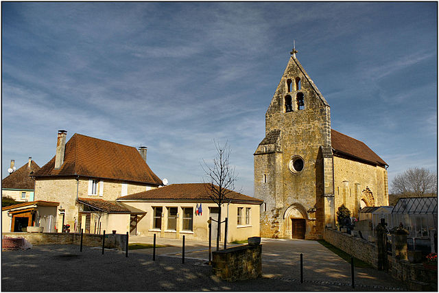 File:SAINT-VINCENT-LE-PALUEL (Dordogne) Eglise et mairie.jpg