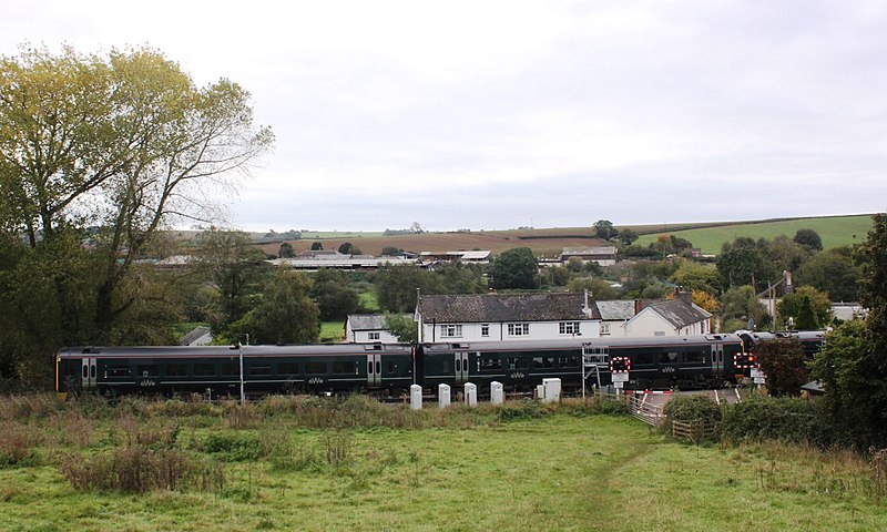 File:Salmon Pool - GWR 158958 Barnstaple train.JPG