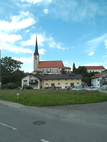 Sankt Georgen (Traunreut) Dorfeingan