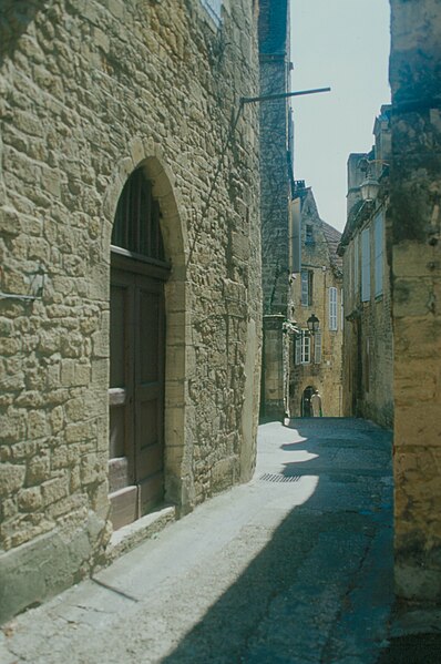 File:Sarlat-Le-Caneda FPgd06.jpg