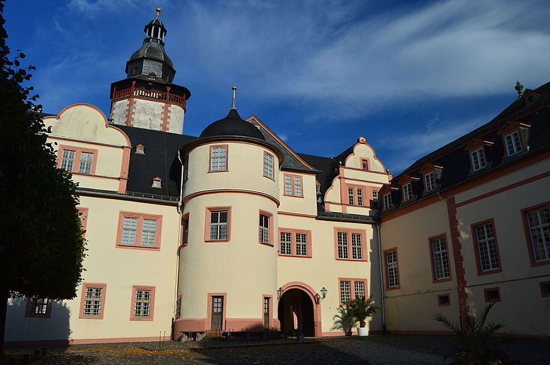 File:Schloß Weilburg 03.JPG