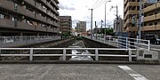 汐入川（上新開橋、原一丁目交差点付近、左：昭代、右：原）