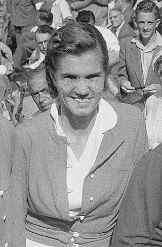 <span class="mw-page-title-main">Shirley Fry</span> American tennis and badminton player (1927–2021)