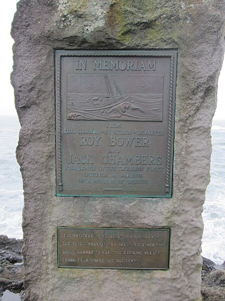 File:Shoreline at Depoe Bay, Oregon (2012) - 04.JPG