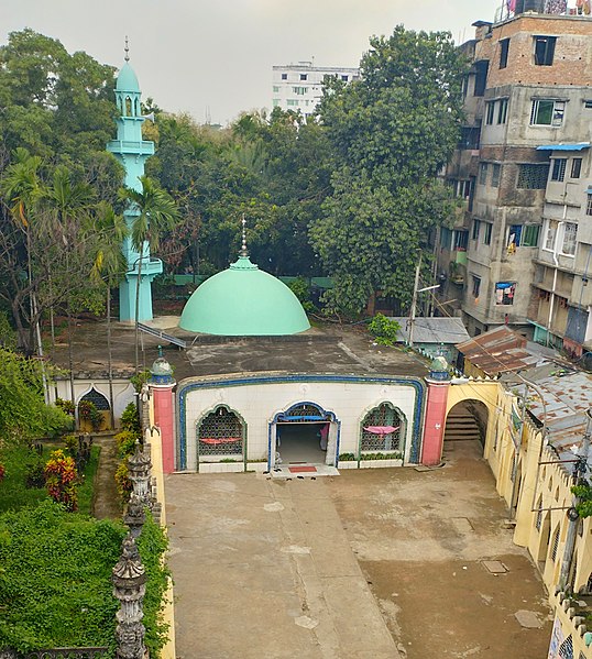 File:Shrine of Badr Auliya.jpg