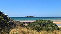 Sisters Island aus der Nähe von Rocky Cape (beschnitten) .jpg