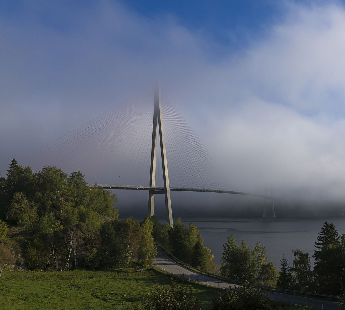 Skarnsund Bridge Nord-Trøndelag, Inderøy Photograph: Henny Stokseth Licensing: CC-BY-SA-3.0