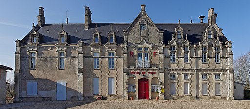 Kasteel Saint-Aulaye / gemeentehuis (zuidkant)