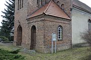 Deutsch: Baudenkmal Kirche mit Kirchmauer in Steinhöfel-Buchholz, Nummer 09115203. English: Cultural monument church with church wall in Steinhöfel-Behlendorf, number 09115203.