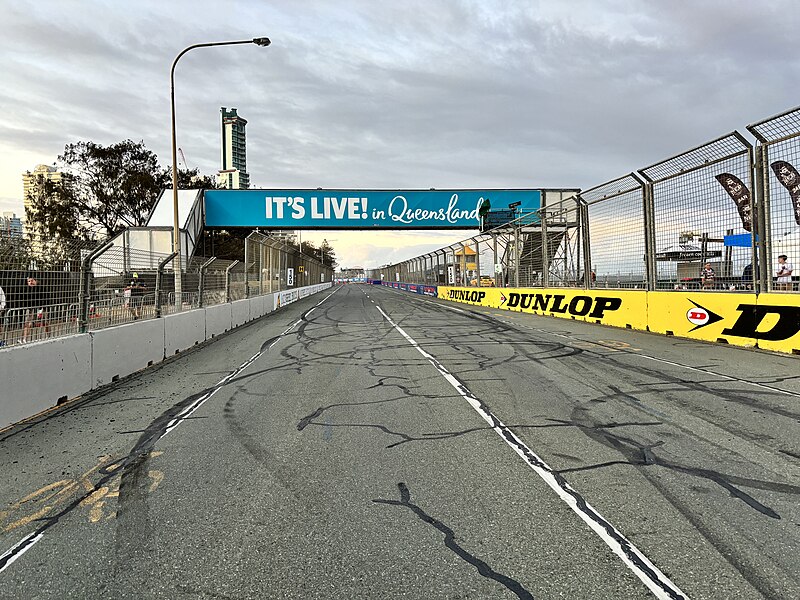 File:Surfers Paradise Street Circuit Main Beach straight.jpg