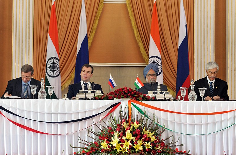 File:The Managing Director, ONGC Videsh Limited, Shri R.S. Butola and the Head of Board of Directors, Joint Stock Finance Corporation, “SYSTEMA” of Russian Federation.jpg