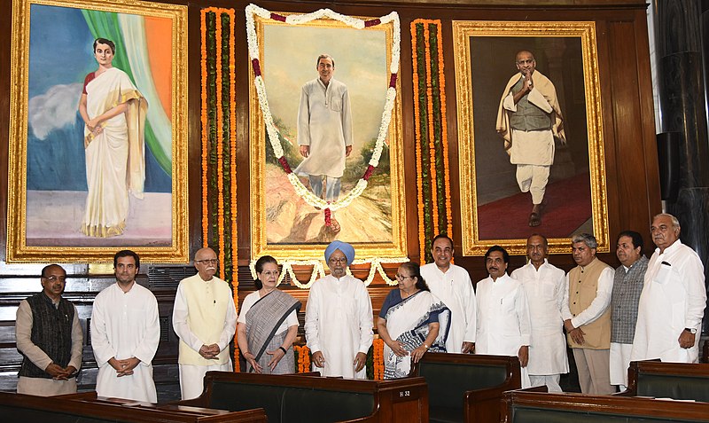 File:The Speaker, Lok Sabha, Smt. Sumitra Mahajan, the former Prime Minister, Dr. Manmohan Singh, the Minister of State for Parliamentary Affairs and Statistics & Programme Implementation.JPG