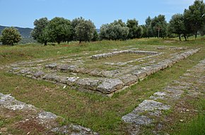 Руины храма Ипполита IV века до н. э. в Тризине