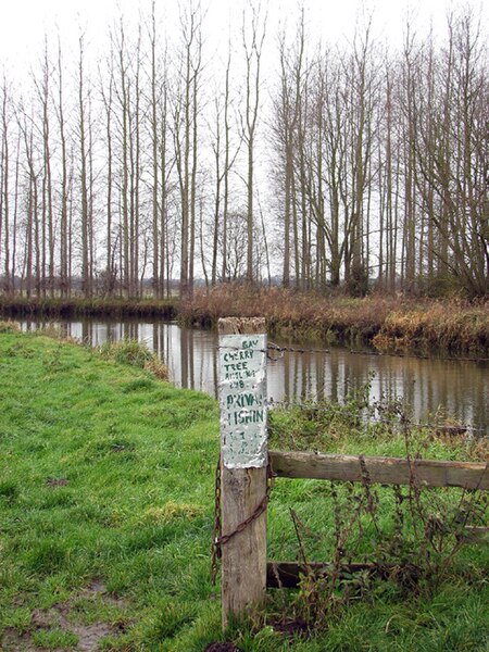 File:This way to Cherry Tree private fishing - geograph.org.uk - 3265212.jpg